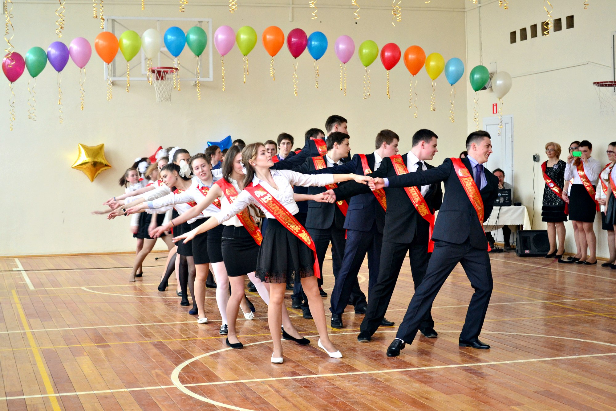 Что подарить школе от выпускников - рисунок 4 Что подарить школе от выпускников - рисунок 4