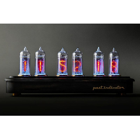 Газоразрядные ламповые часы из мореного дуба